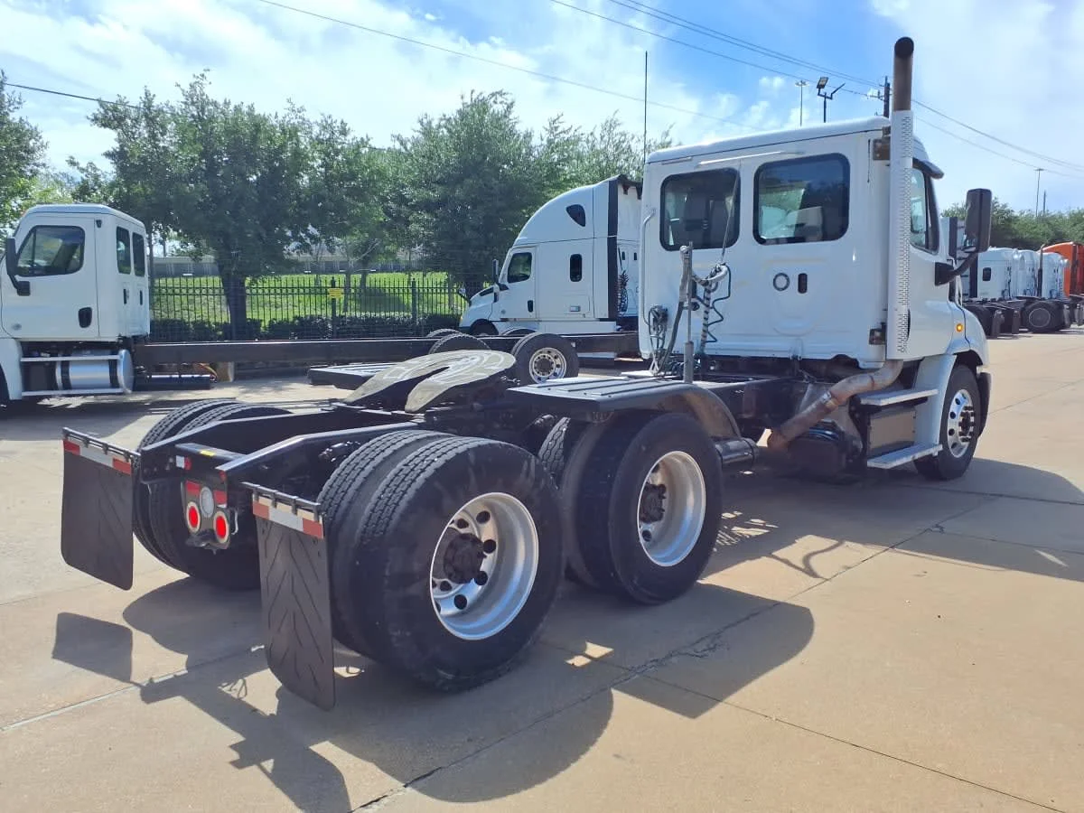 2018 Freightliner Cascadia - image 4