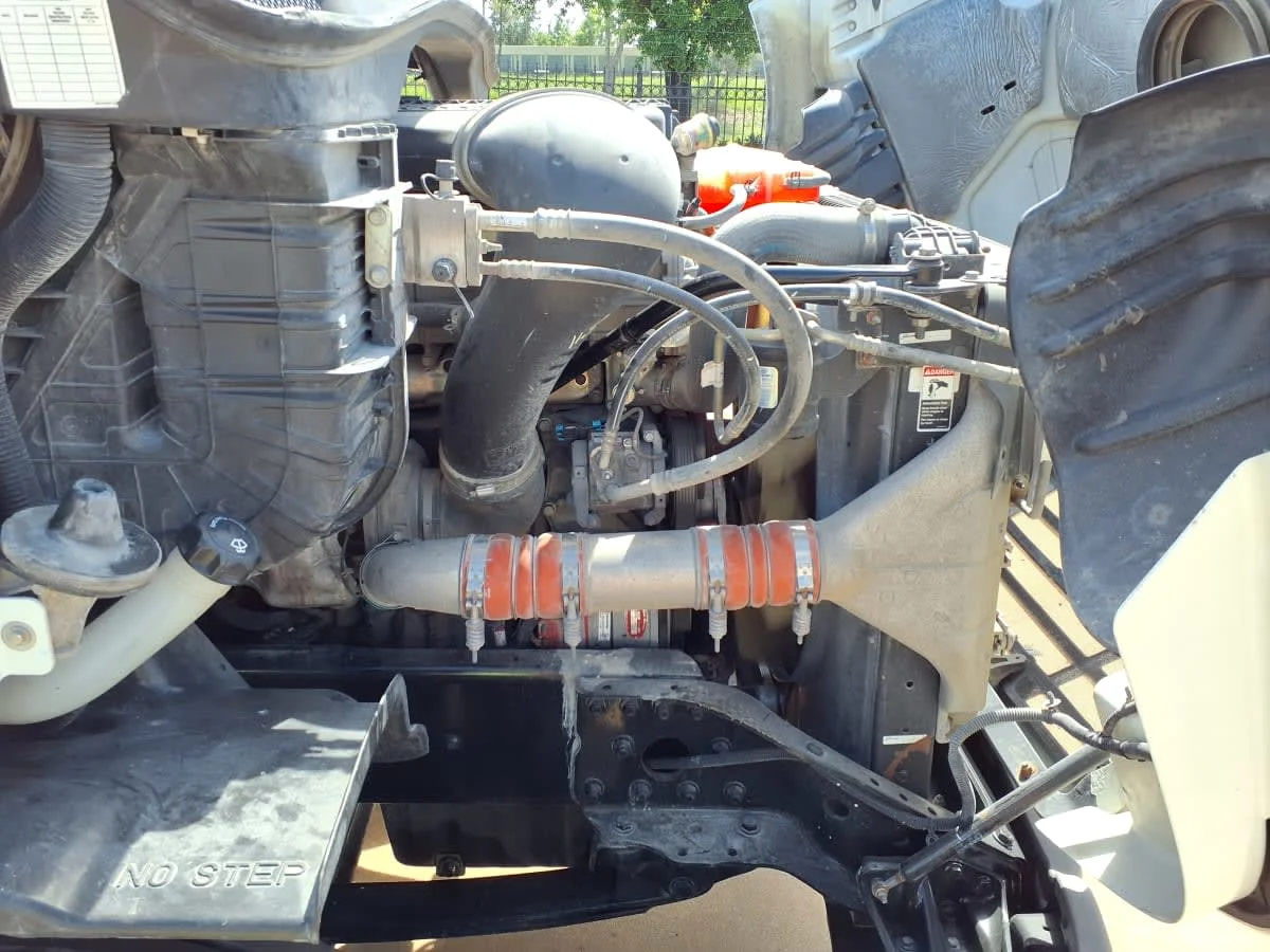 2018 Freightliner Cascadia - image 9