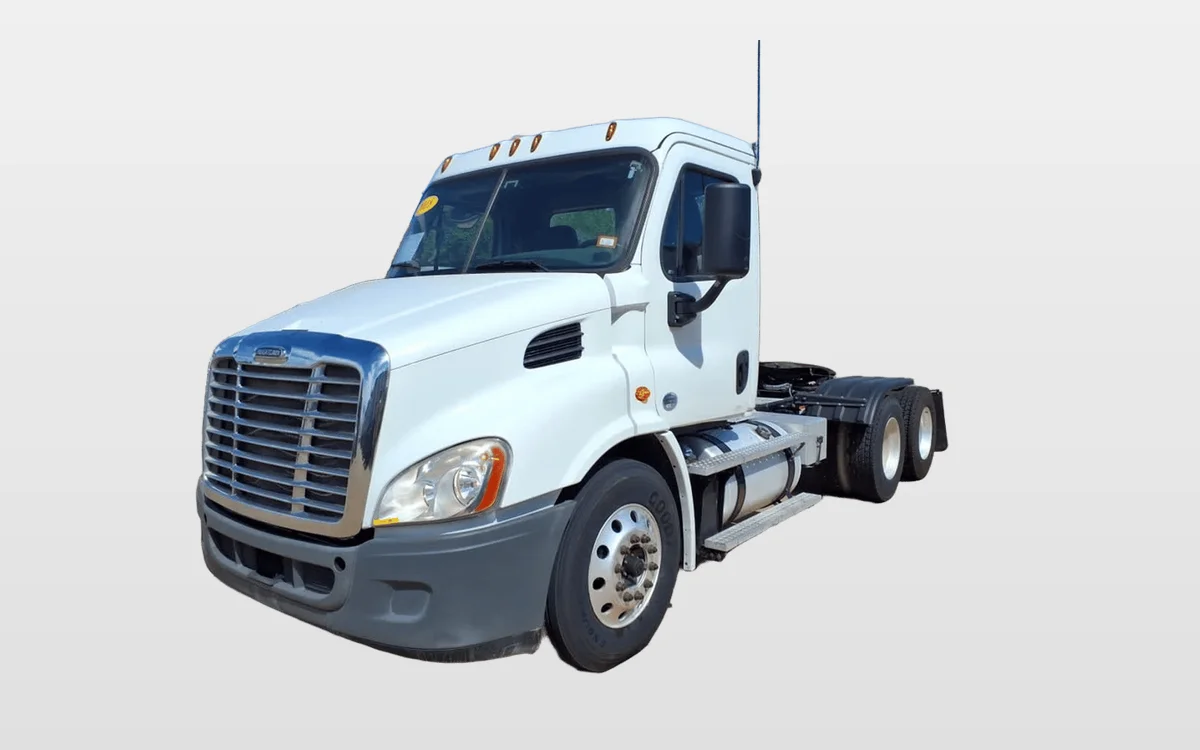 2018 Freightliner Cascadia - image 1