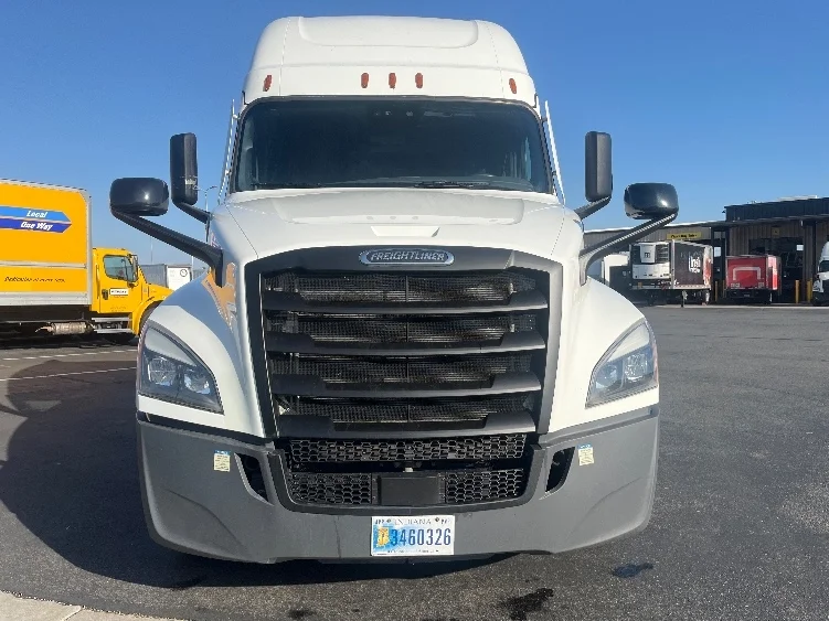 2023 Freightliner Cascadia in Fontana, CA — photo 2