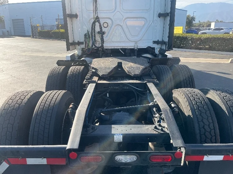 2023 Freightliner Cascadia in Fontana, CA — photo 6