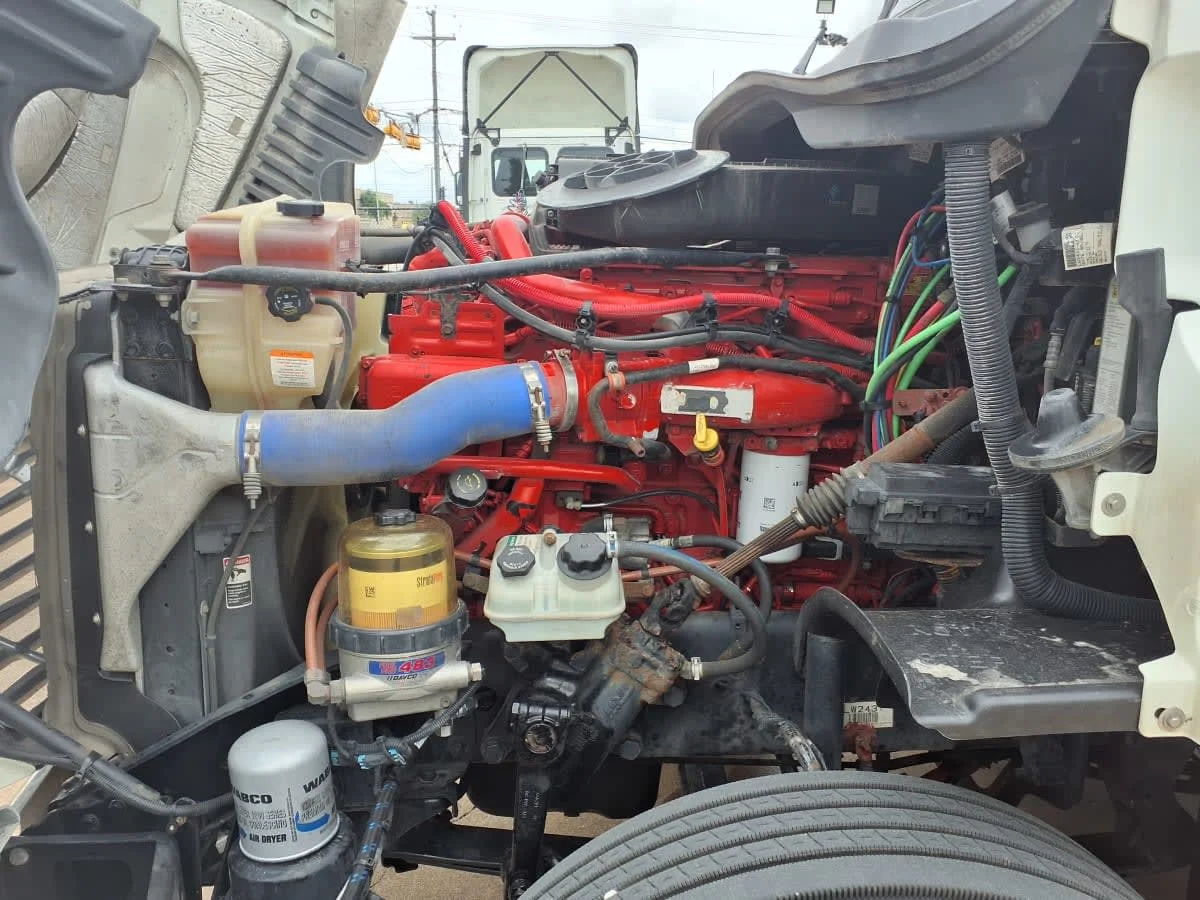 2020 Freightliner Cascadia - image 8