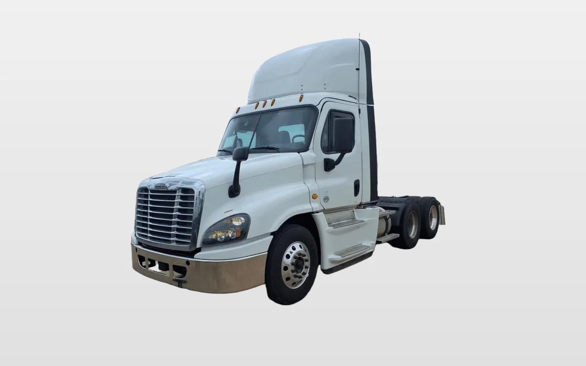 2020 Freightliner Cascadia - image 1