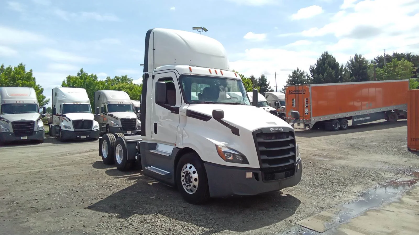 2020 Freightliner Cascadia in Portland, OR