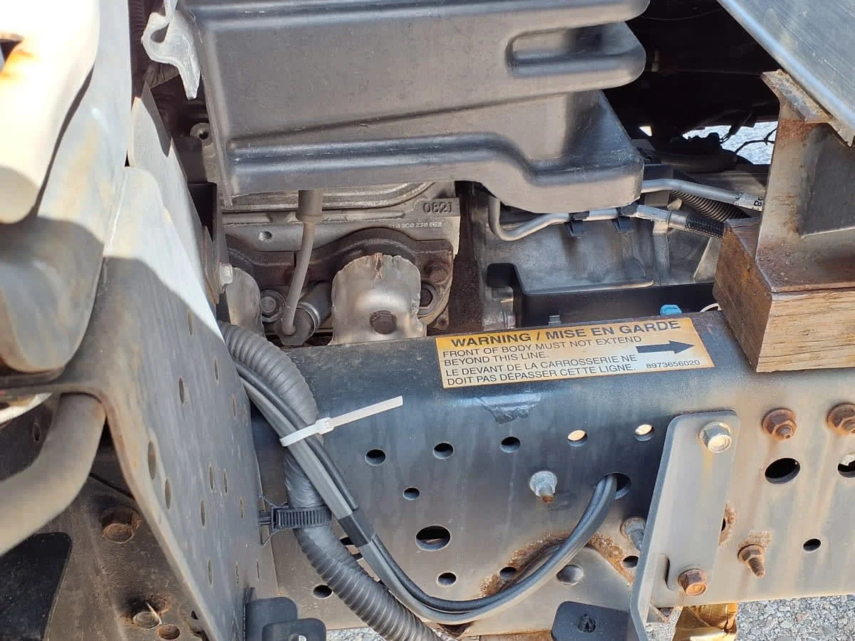 2019 Isuzu NPR - image 9