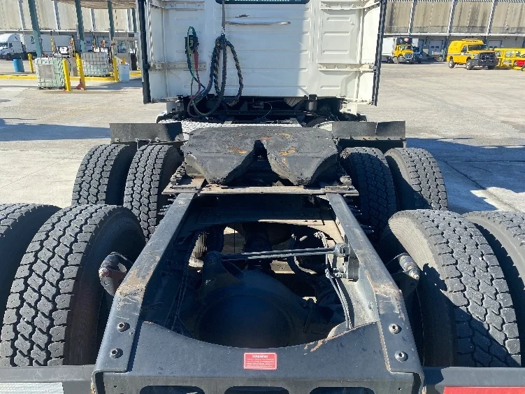 2020 Volvo VNL 300 - image 6