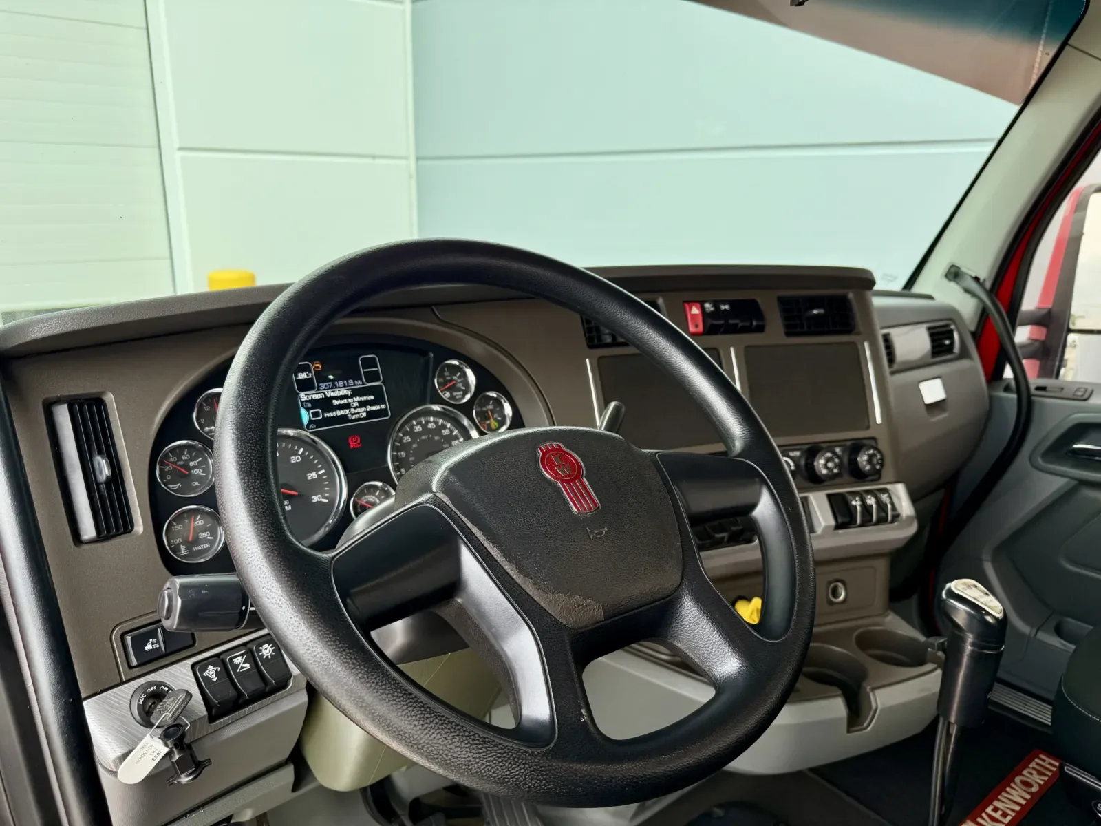 2015 Kenworth T880 - image 15