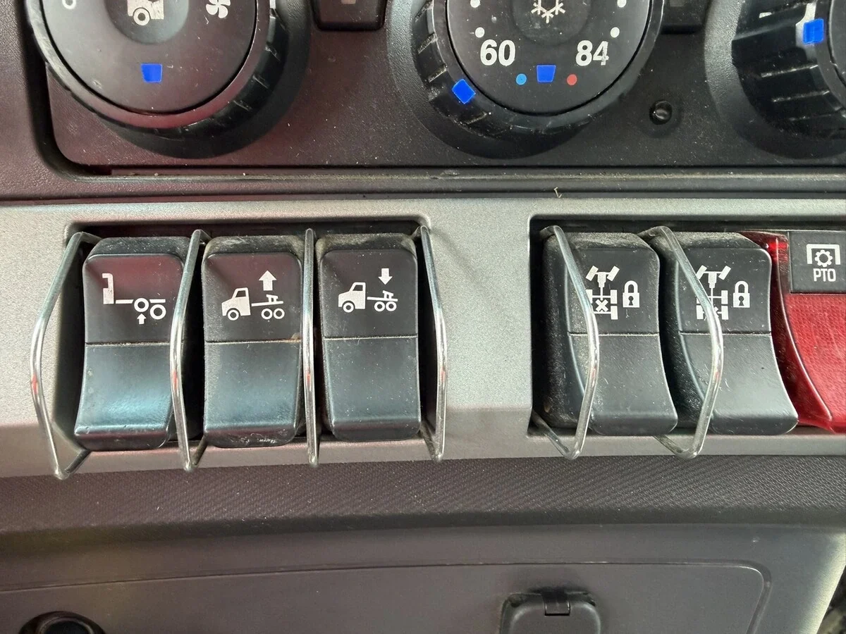 2023 Kenworth T880 — photo 19