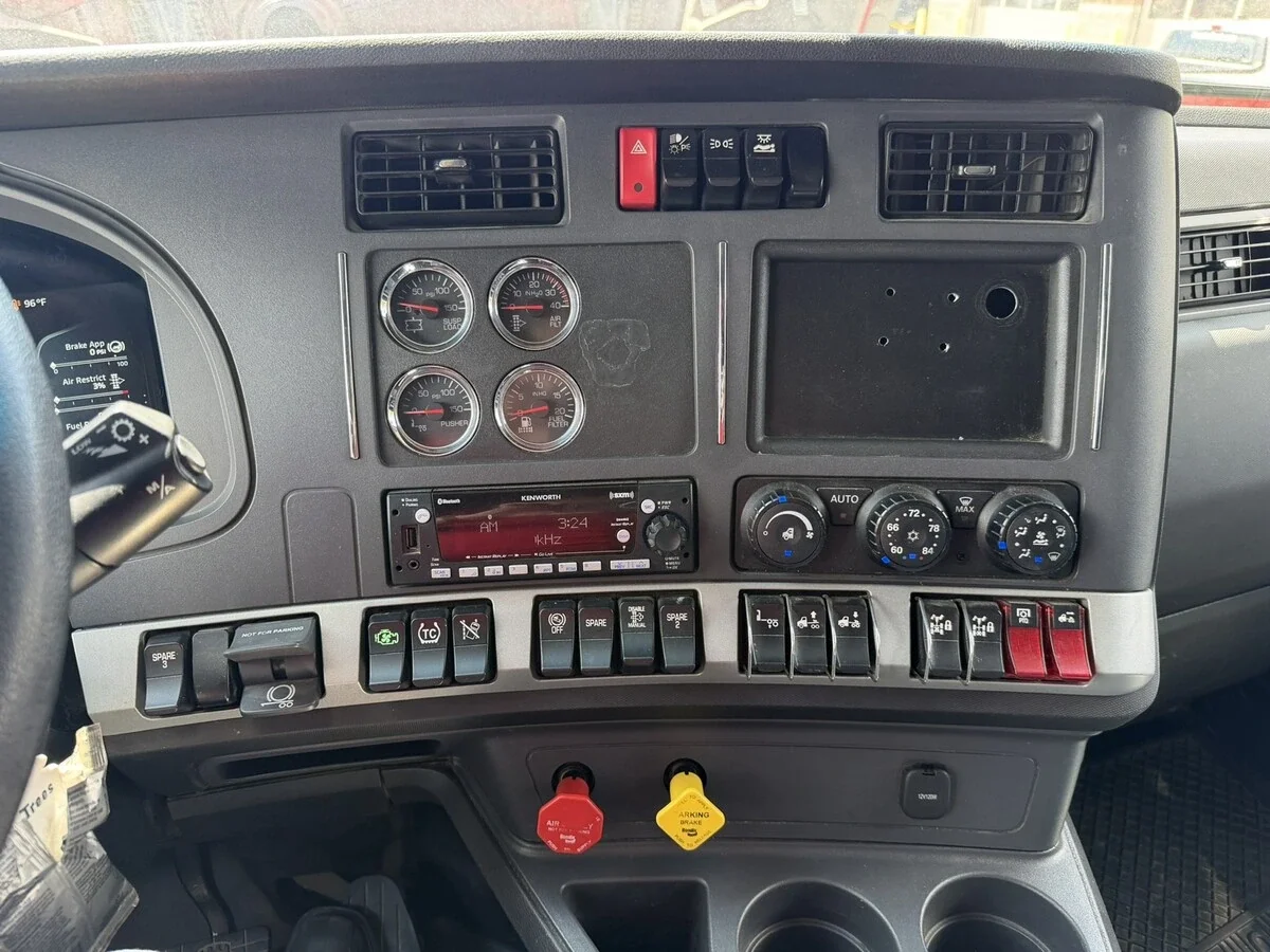 2023 Kenworth T880 — photo 17