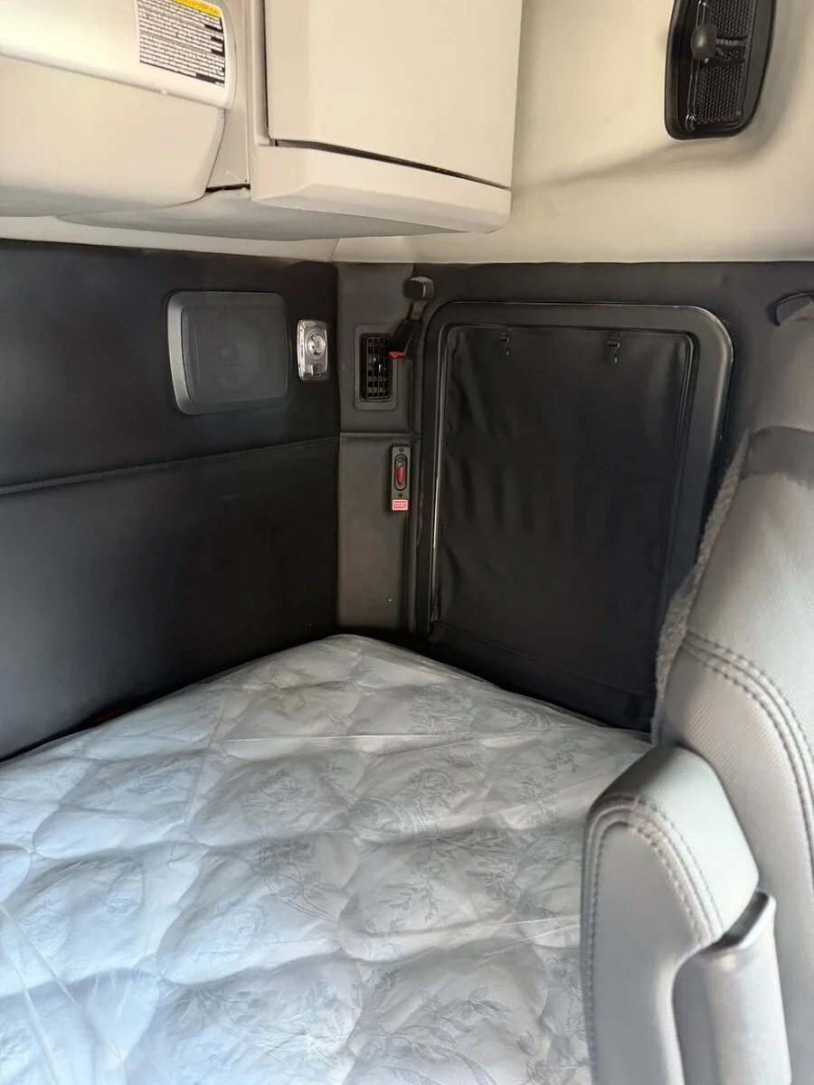 2023 Kenworth T880 — photo 21