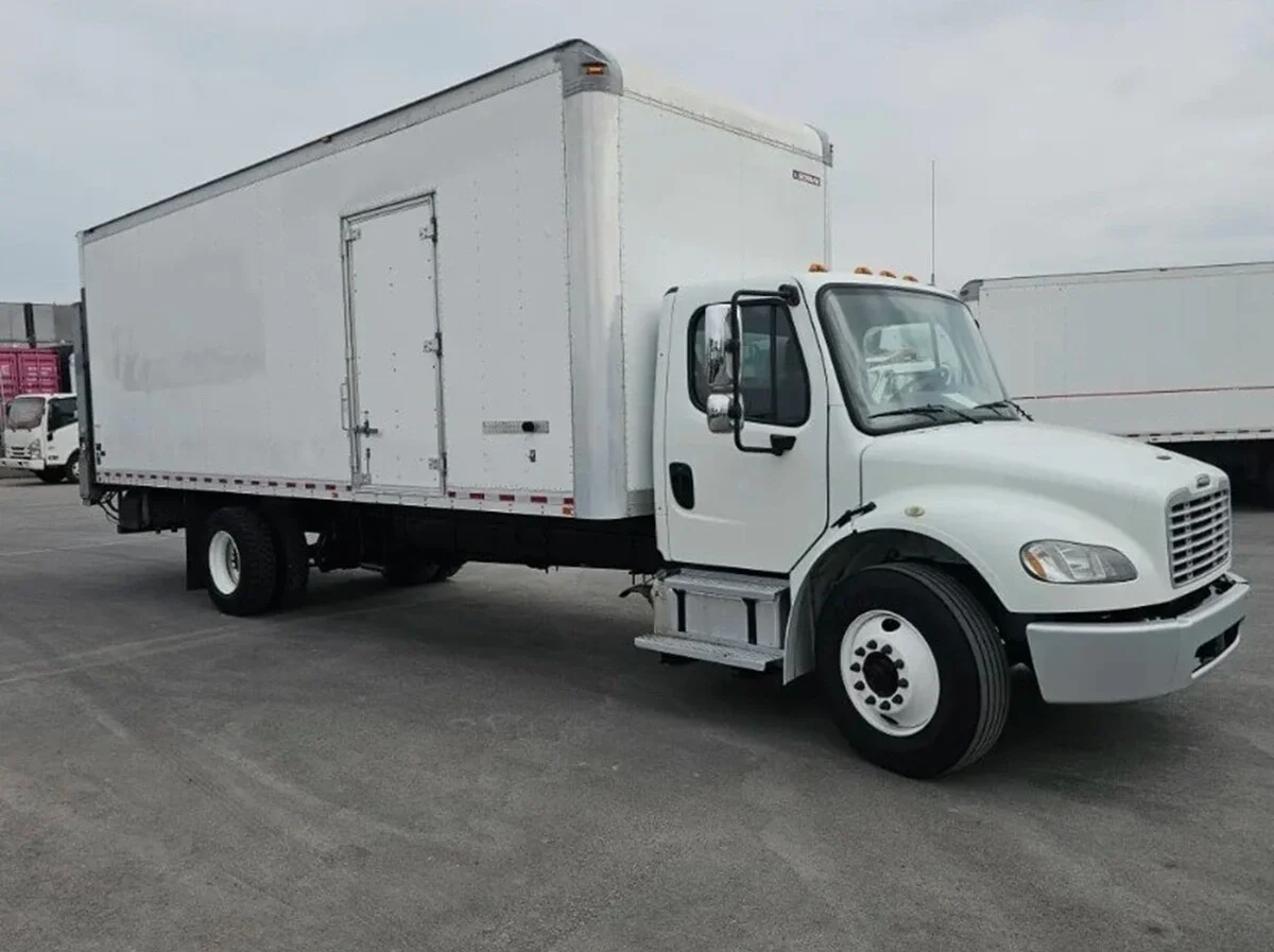 2019 Freightliner M2 106 - image 3