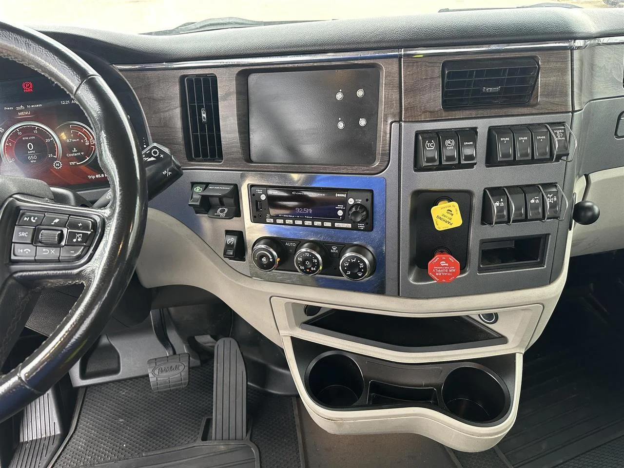 2022 Peterbilt 579 - image 10