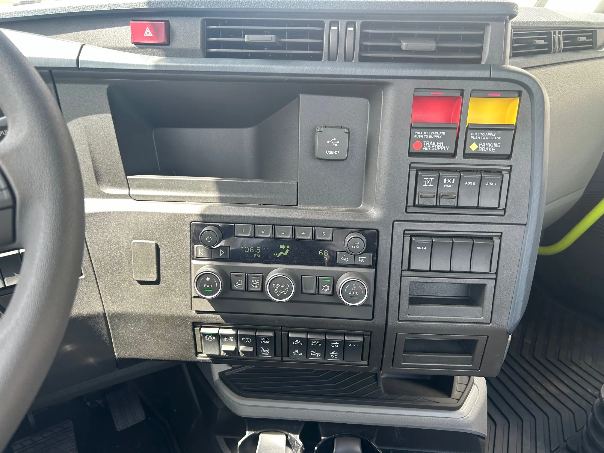 2025 Volvo VNL 300 - image 8