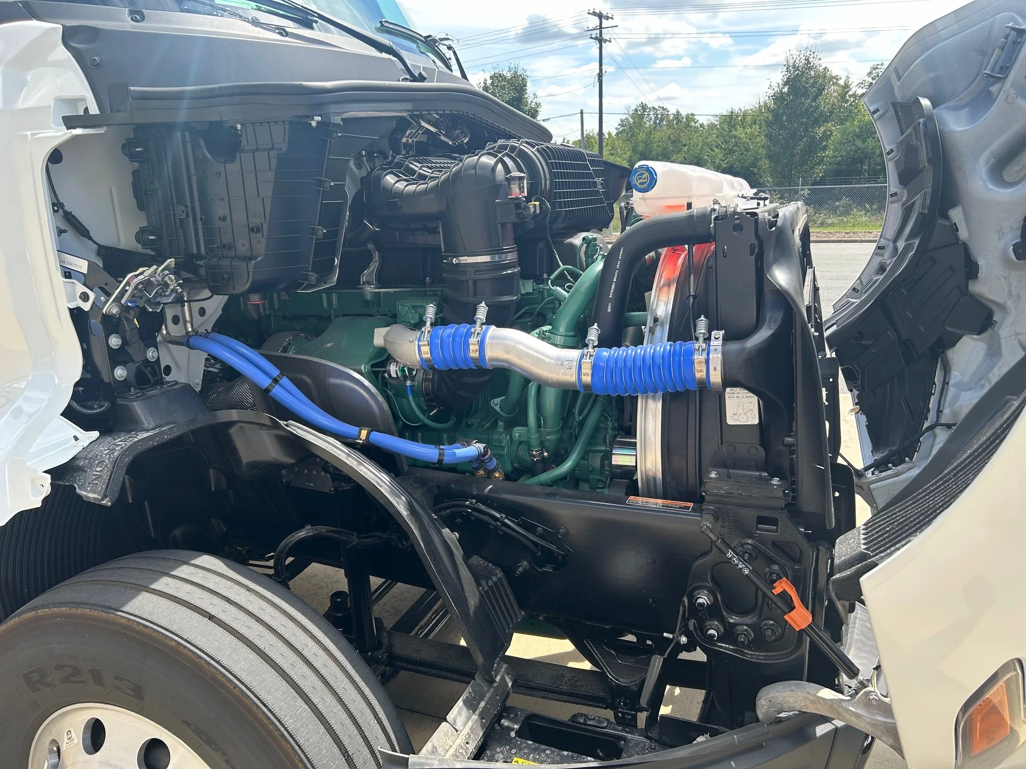 2025 Volvo VNL 300 in Greensboro, NC — photo 11