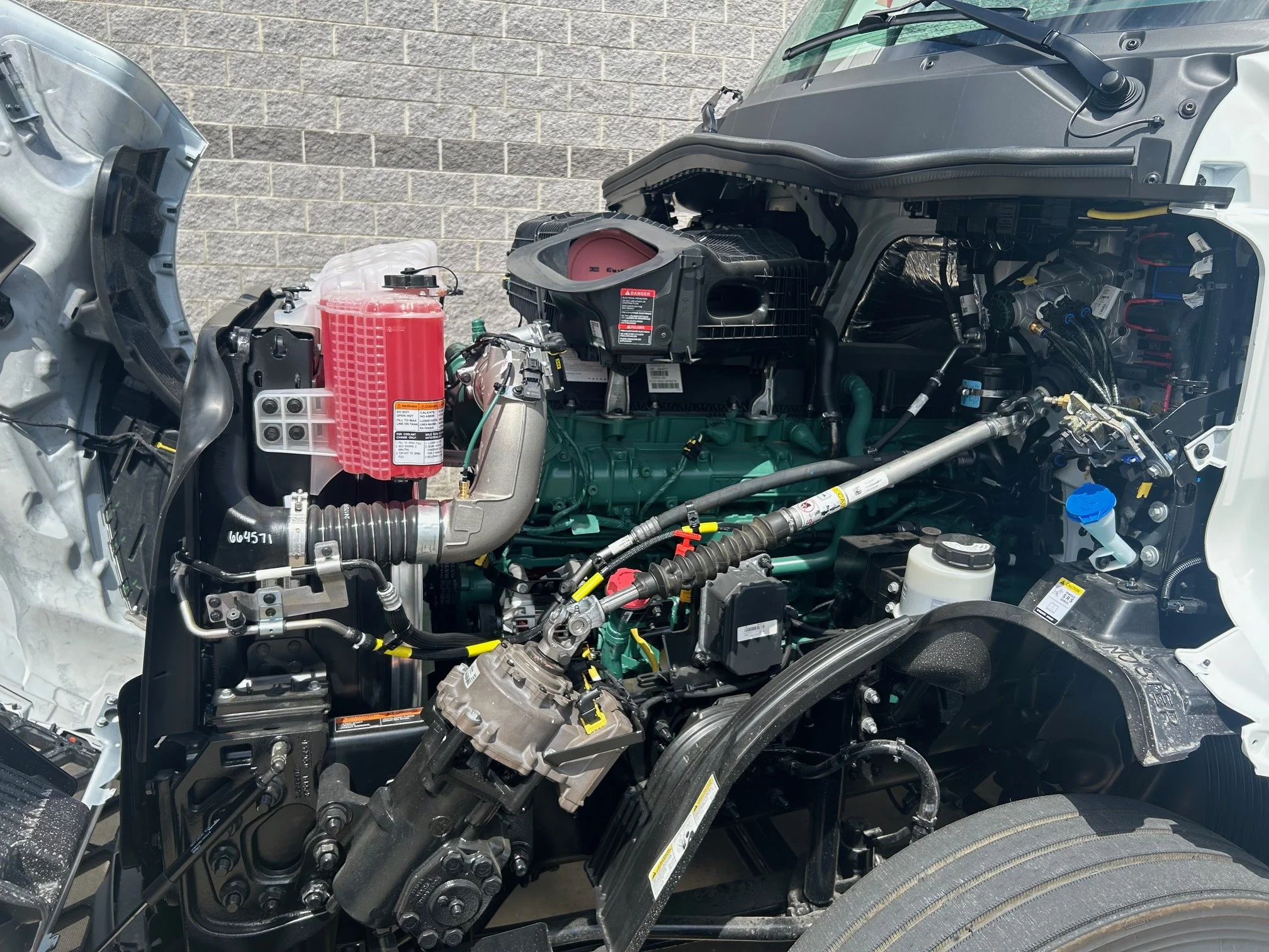 2025 Volvo VNL 300 in Greensboro, NC — photo 10