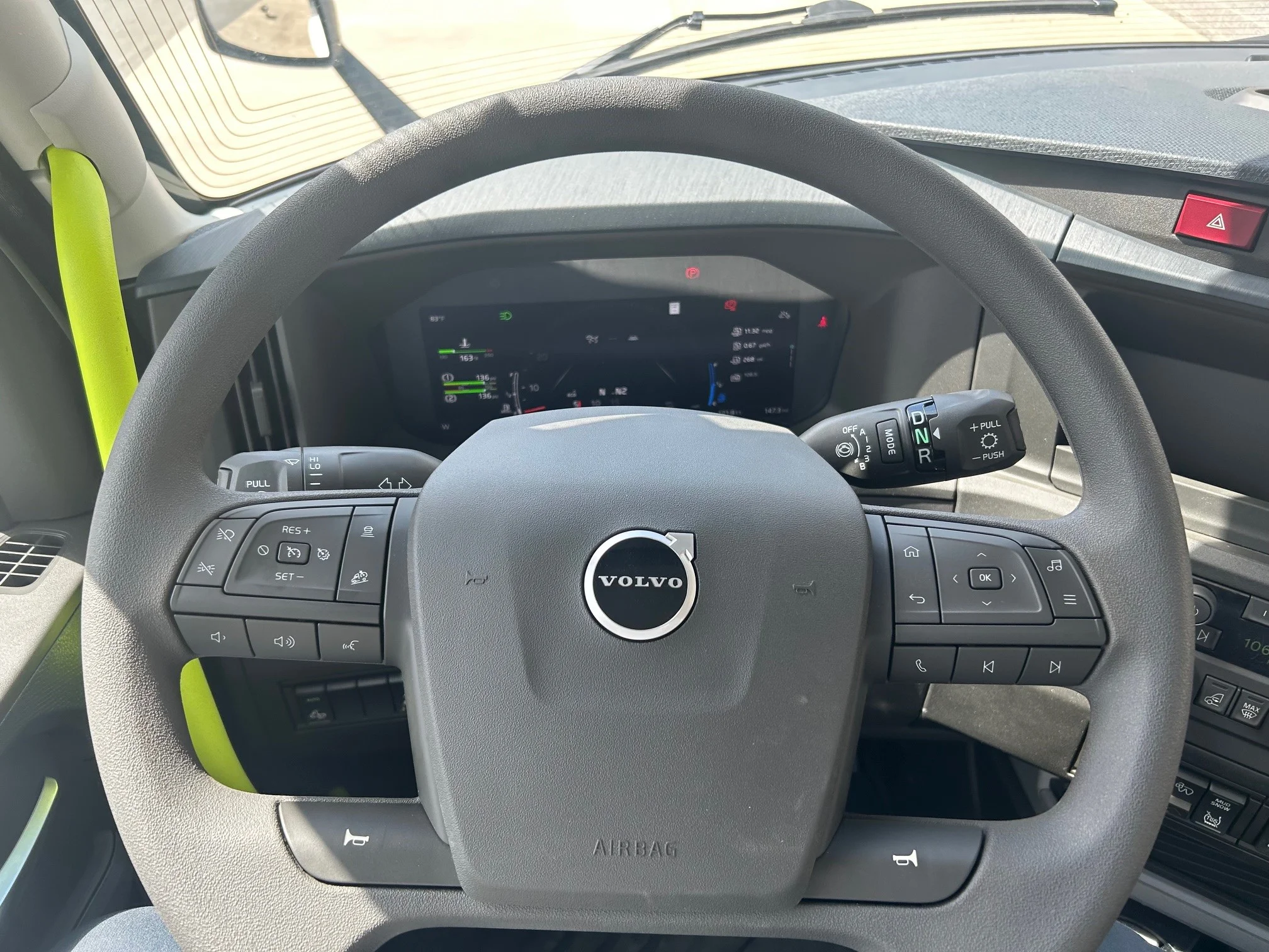2025 Volvo VNL 300 in Greensboro, NC — photo 7