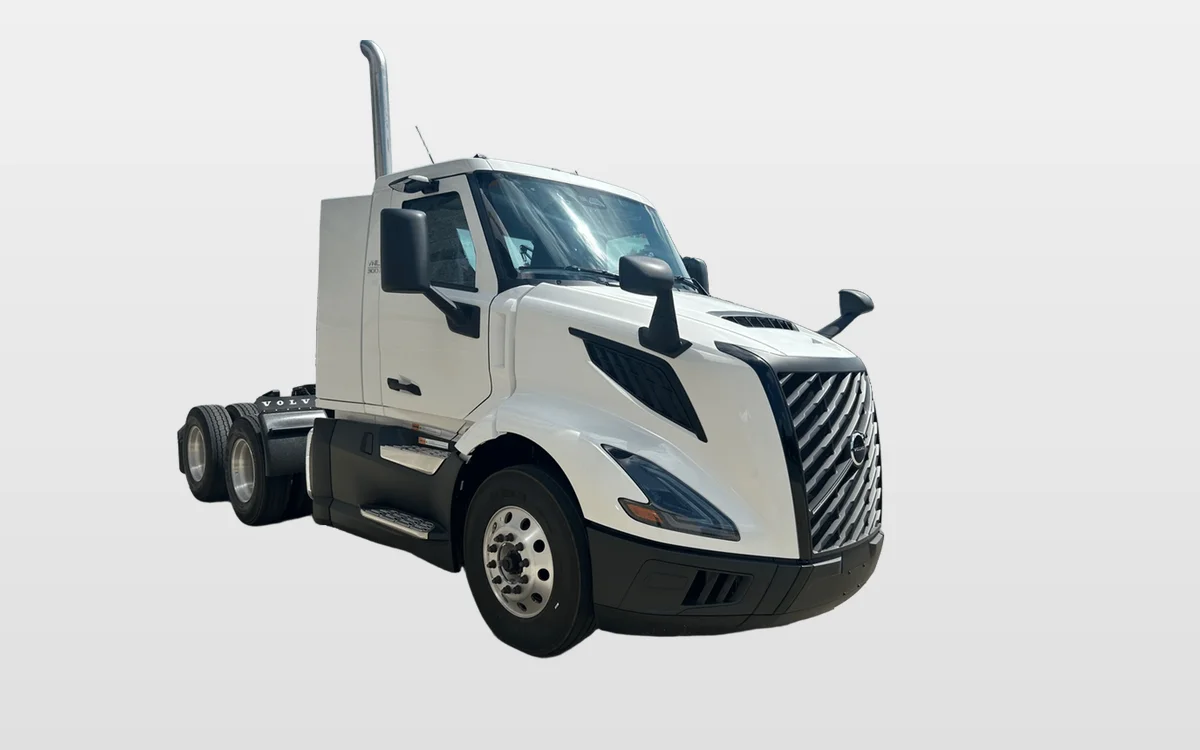 2025 Volvo - image 1