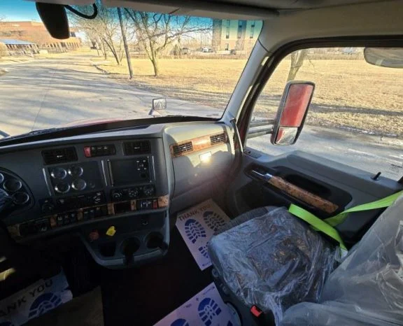 2020 Kenworth T680 - image 1