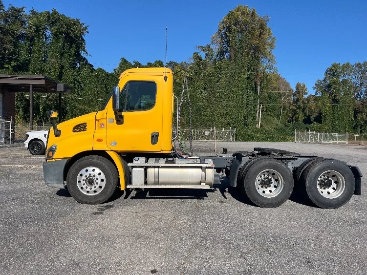 2019 Freightliner Cascadia in Martinsville, VA — photo 4