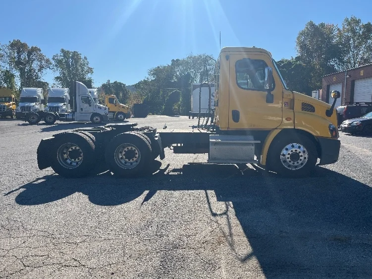 2019 Freightliner Cascadia in Martinsville, VA — photo 8