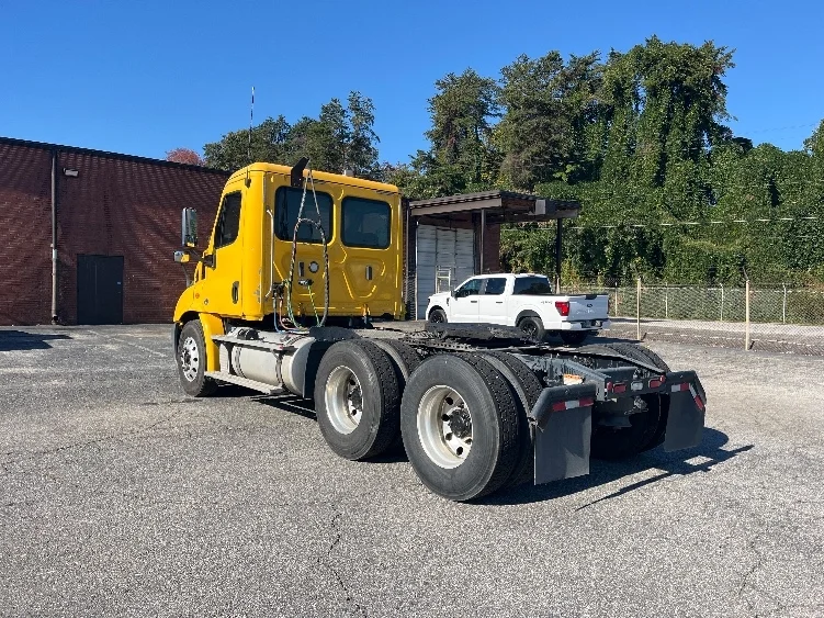 2019 Freightliner Cascadia in Martinsville, VA — photo 5