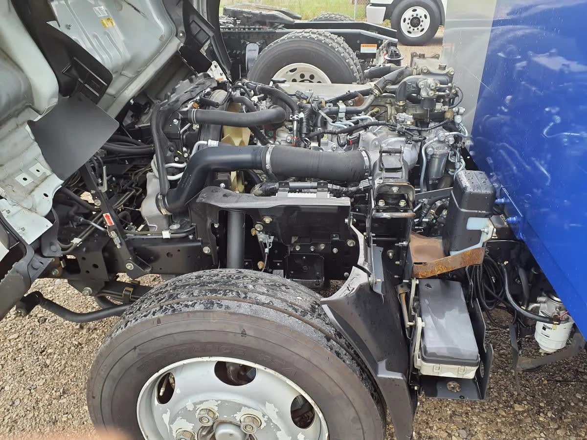 2019 Isuzu NRR in Birmingham, AL — photo 9