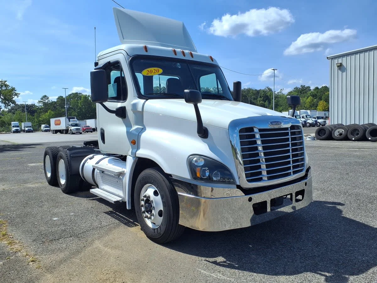2020 Freightliner Cascadia in Knoxville, TN — photo 3