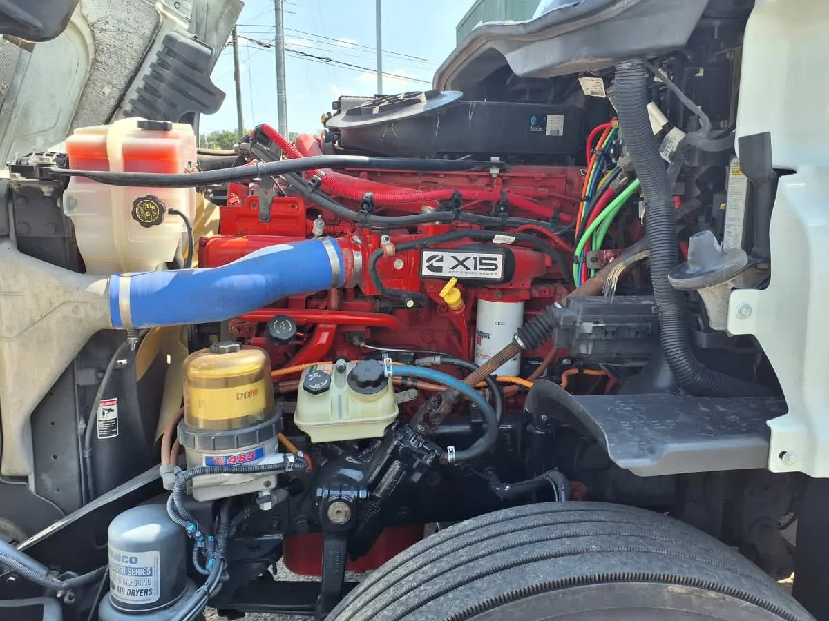 2020 Freightliner Cascadia in Knoxville, TN — photo 8