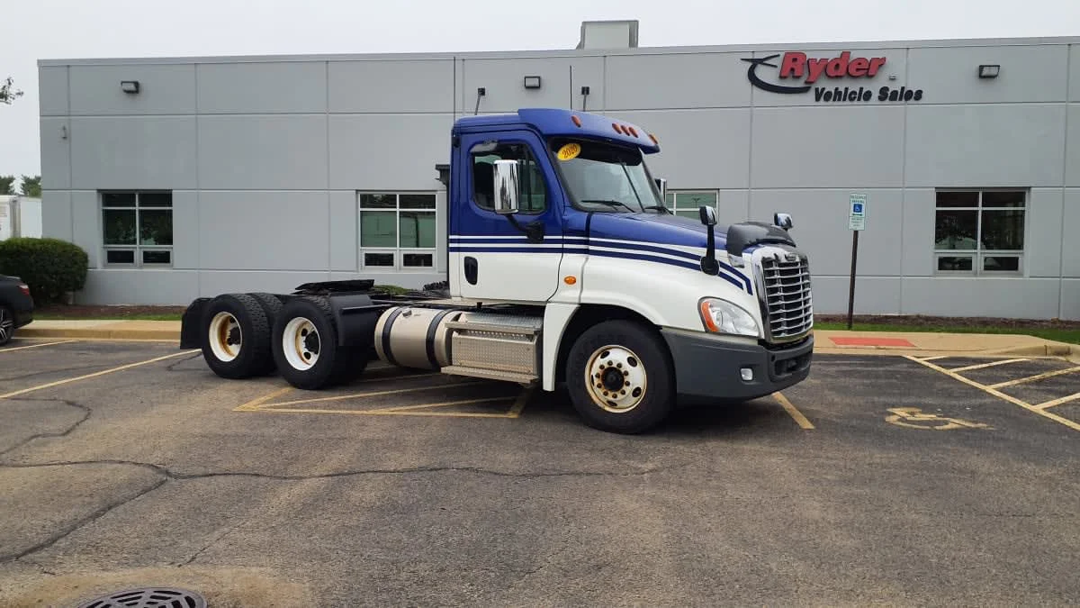 2020 Freightliner Cascadia in Bolingbrook, IL — photo 3