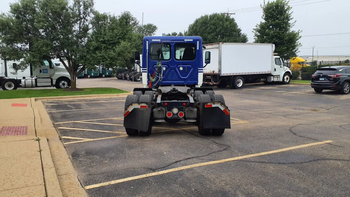2020 Freightliner Cascadia in Bolingbrook, IL — photo 5