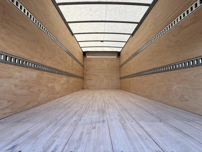 2025 Isuzu NPR - image 11