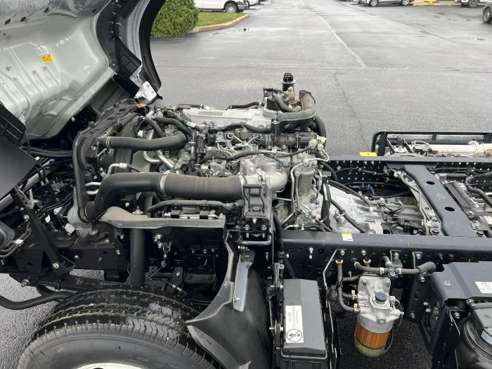 2025 Isuzu NPR - image 25