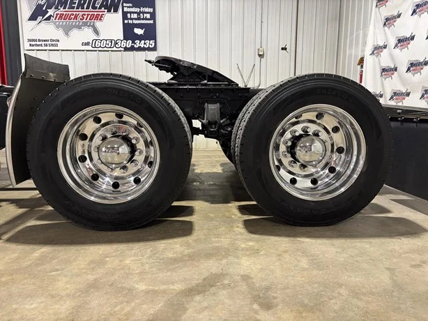 2016 Kenworth W900 in Hartford, SD — photo 8