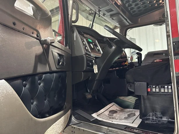 2016 Kenworth W900 in Hartford, SD — photo 11