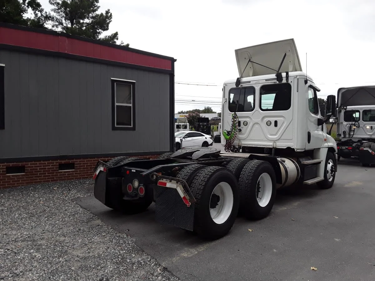 2018 Freightliner Cascadia in Charlotte, NC — photo 4