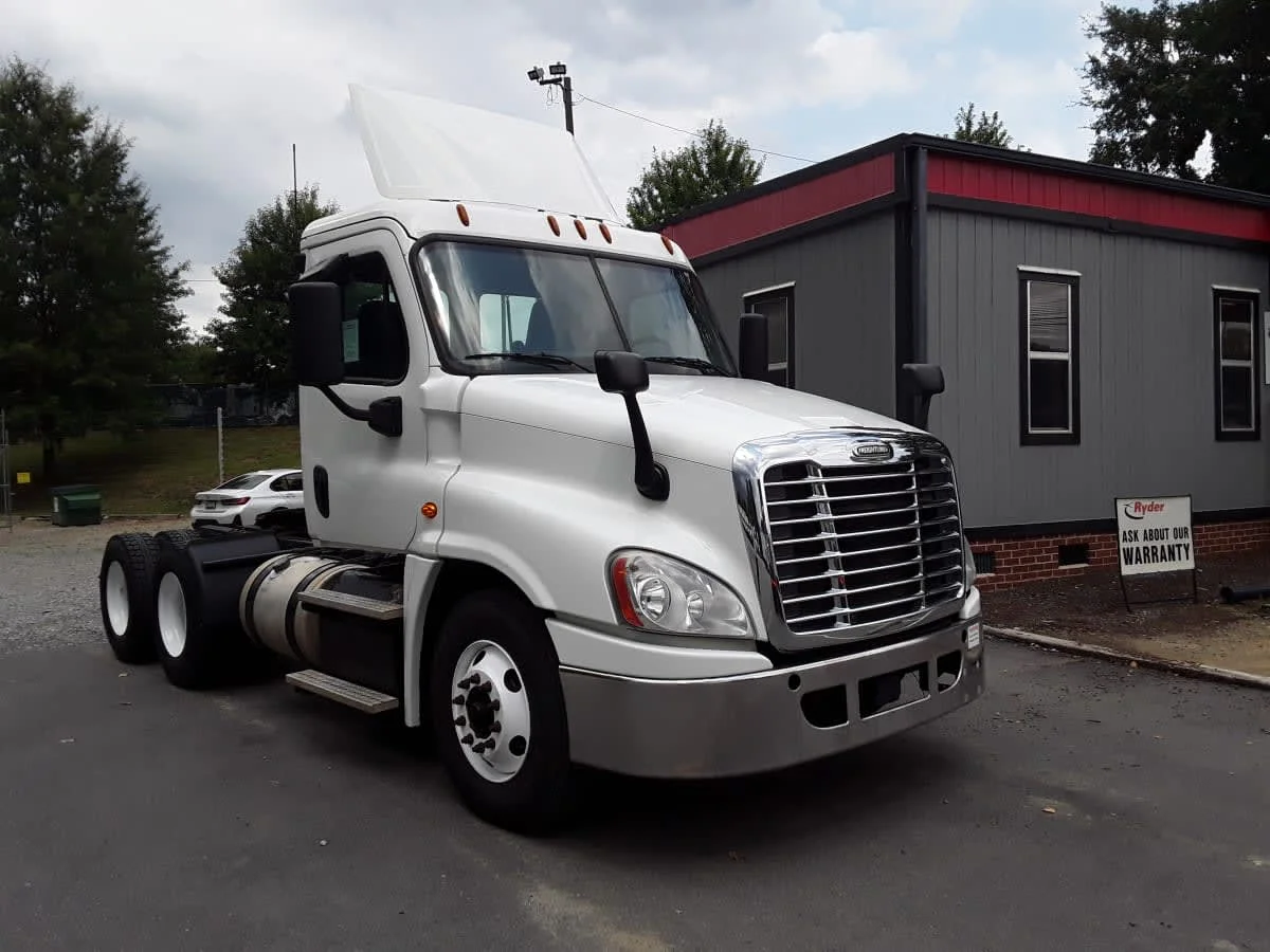 2018 Freightliner Cascadia in Charlotte, NC — photo 3