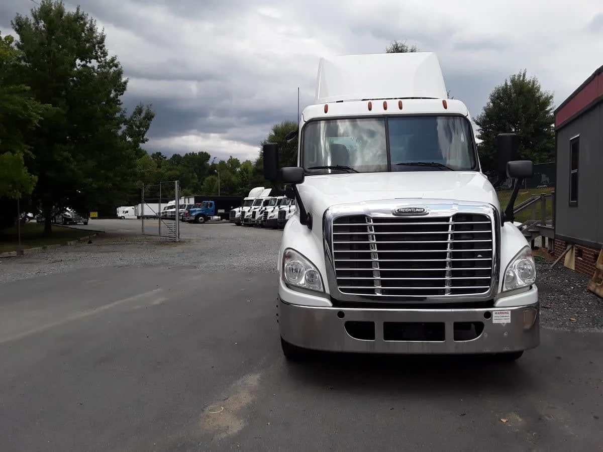 2018 Freightliner Cascadia in Charlotte, NC — photo 2