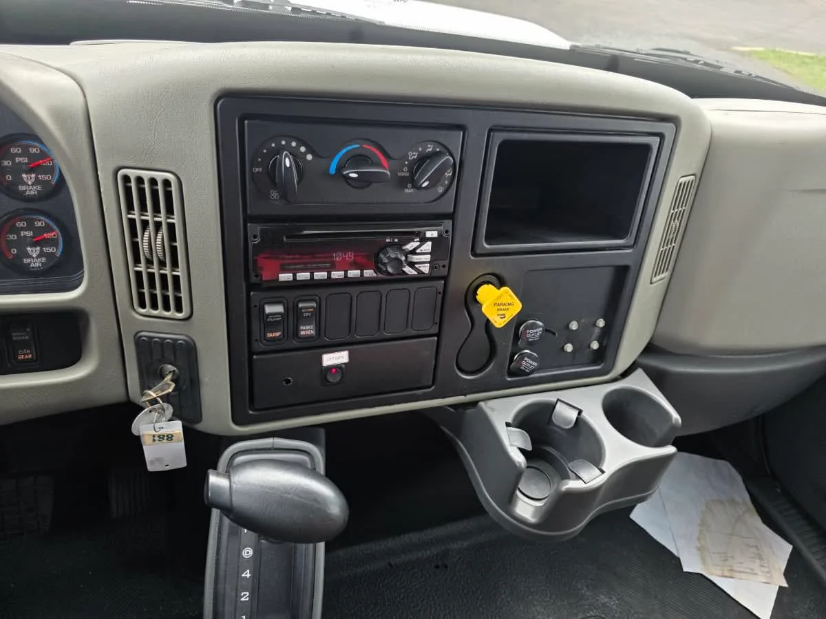 2016 International 4300 in Bensalem, PA — photo 11