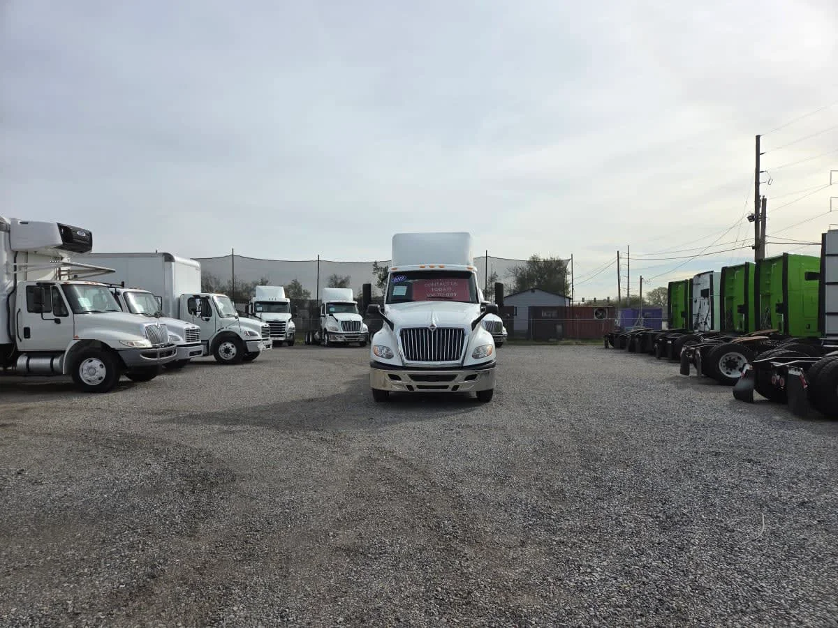 2019 International LT in St. Rose, LA — photo 2