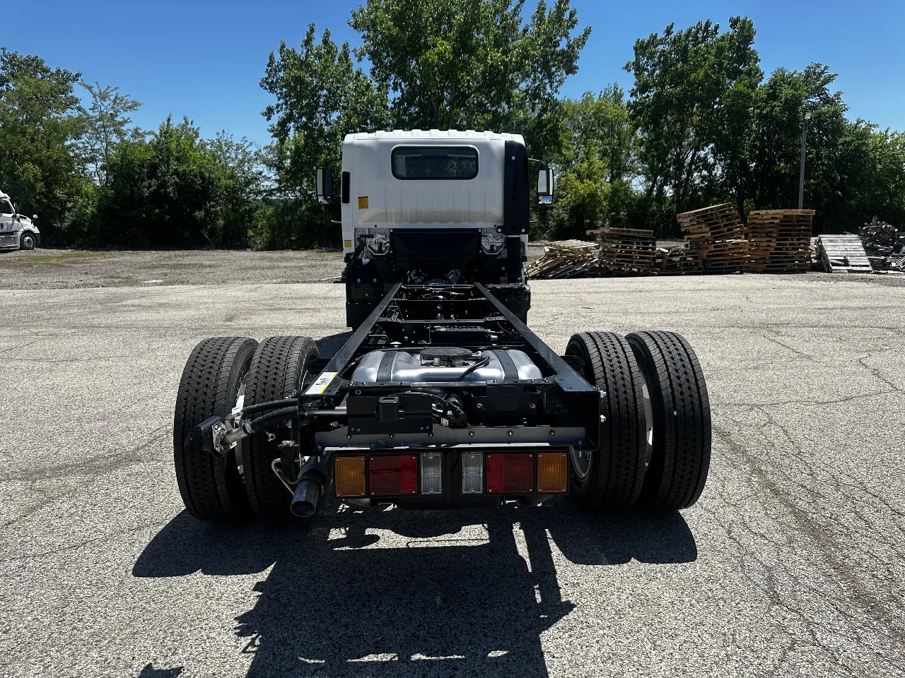 2025 Isuzu in York Street Elmhurst, IL — photo 8