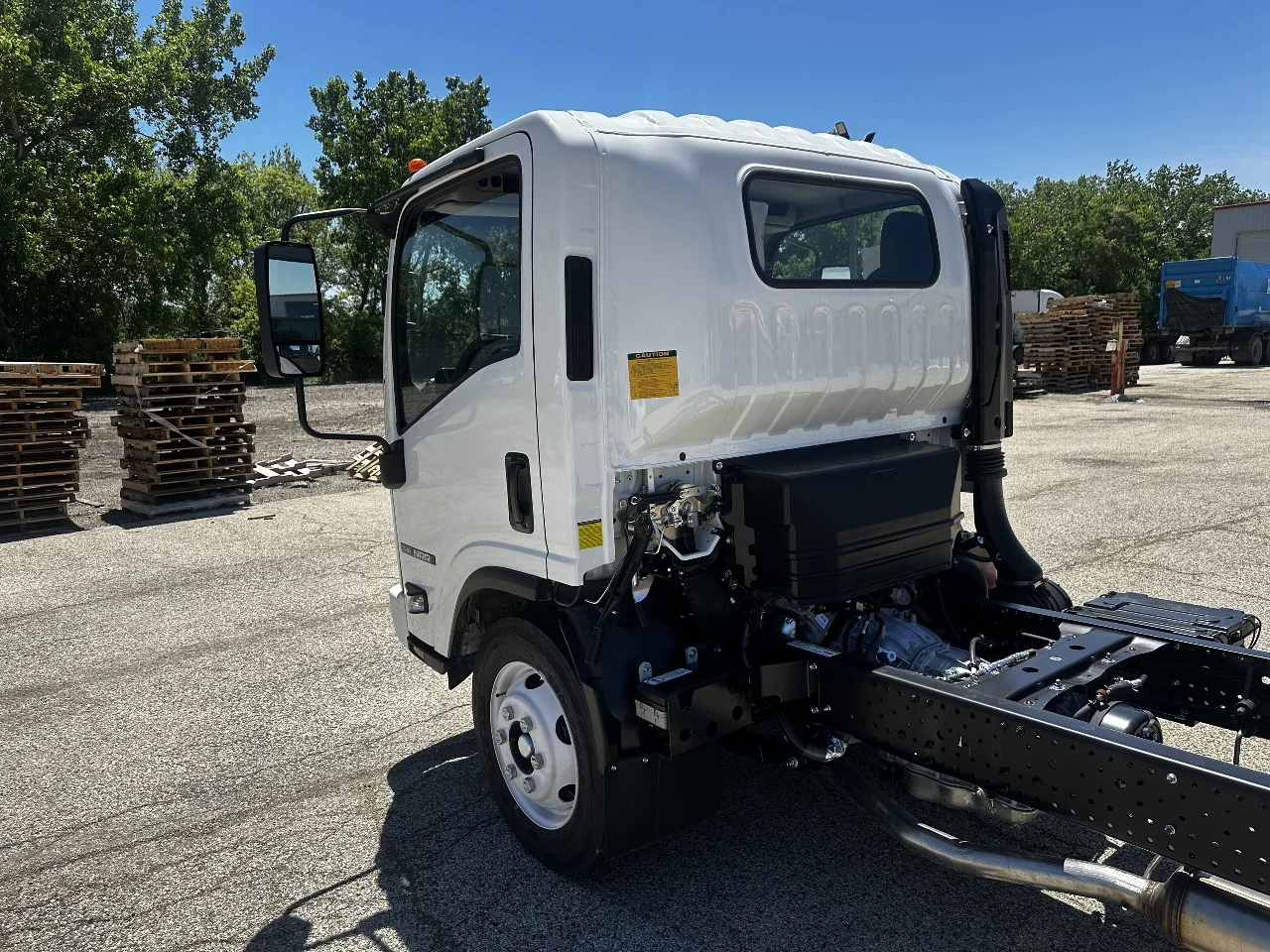 2025 Isuzu in York Street Elmhurst, IL — photo 6