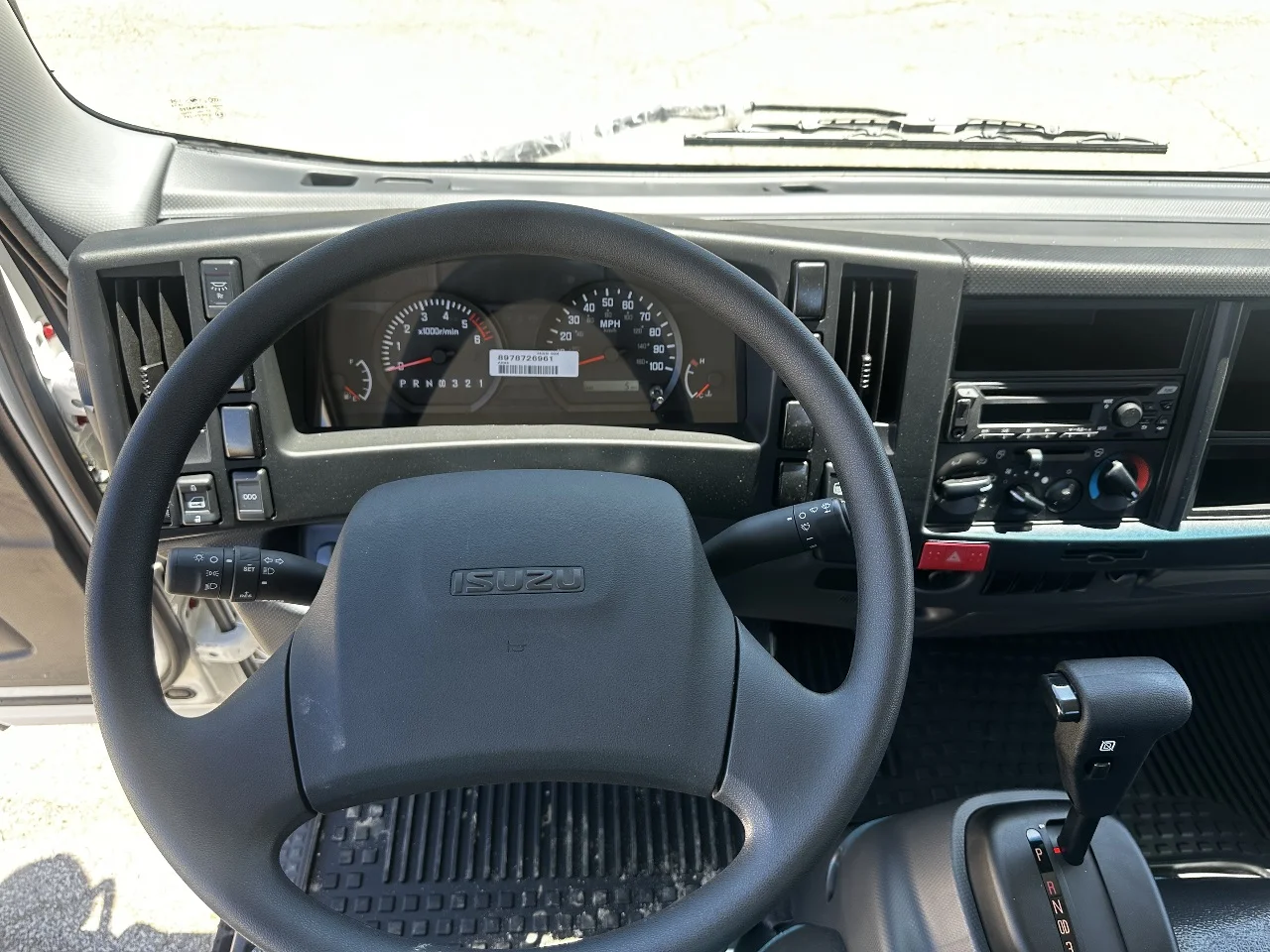2025 Isuzu in York Street Elmhurst, IL — photo 9