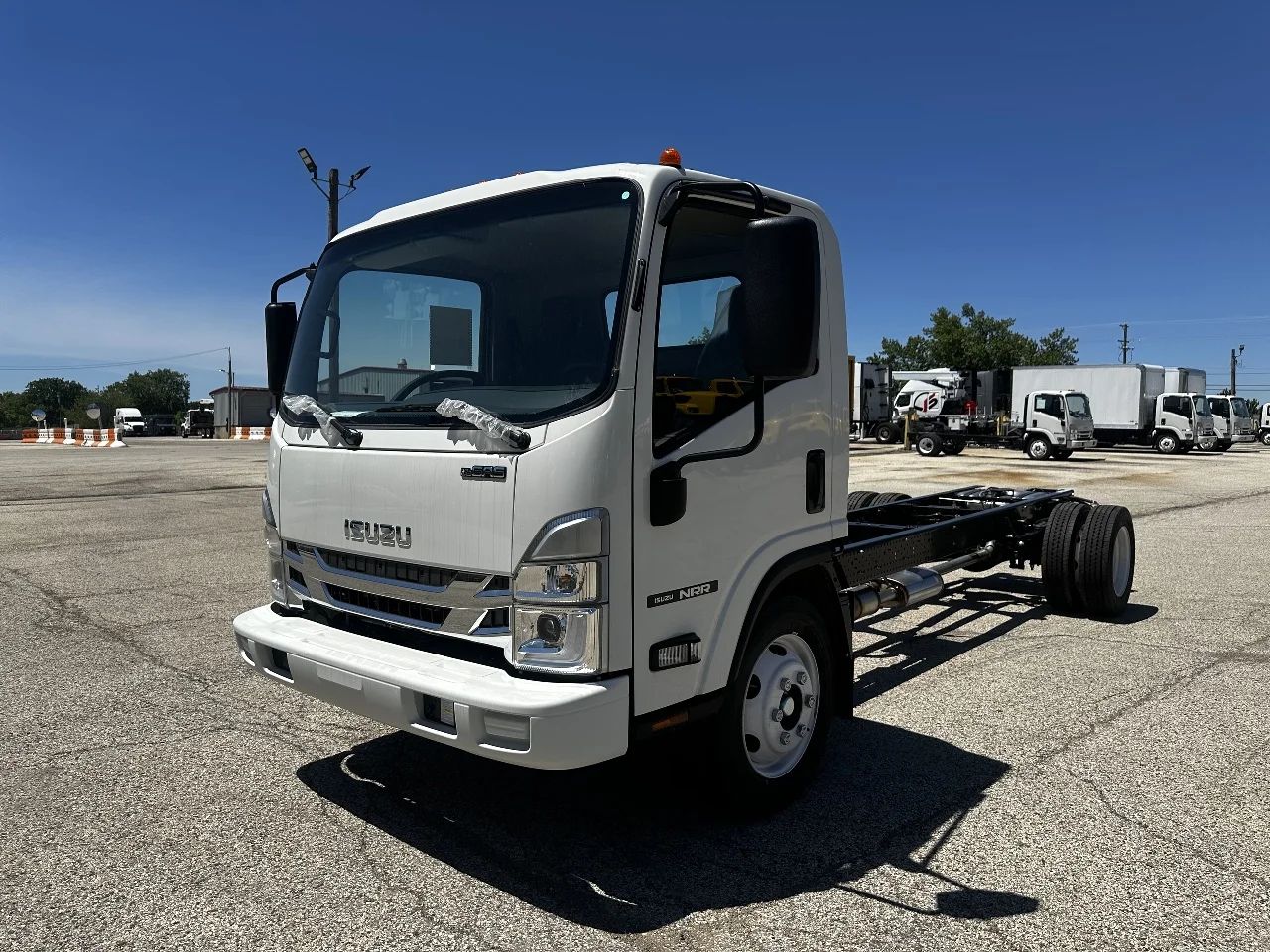 2025 Isuzu in York Street Elmhurst, IL — photo 2