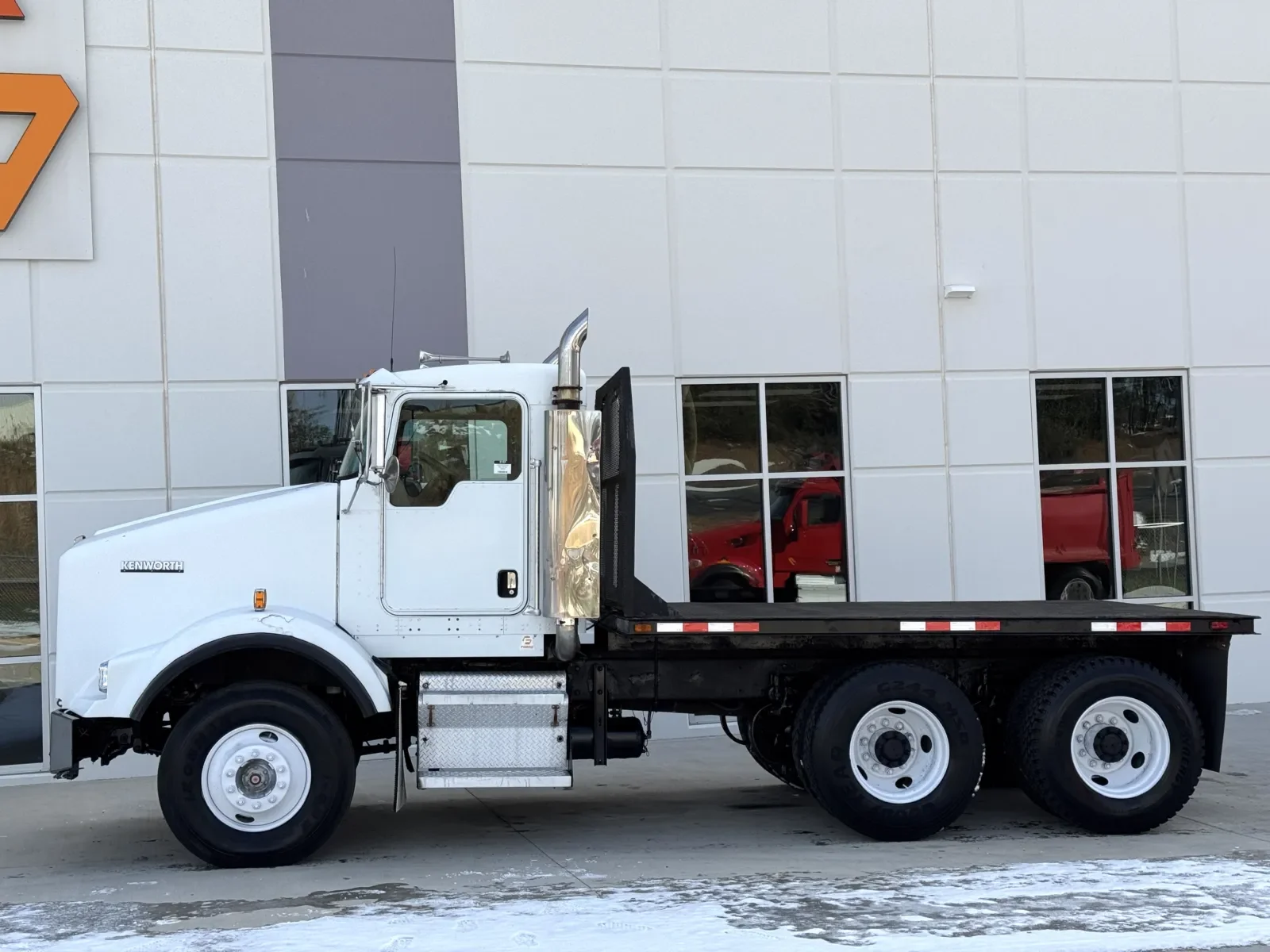2004 Kenworth T800 - image 4