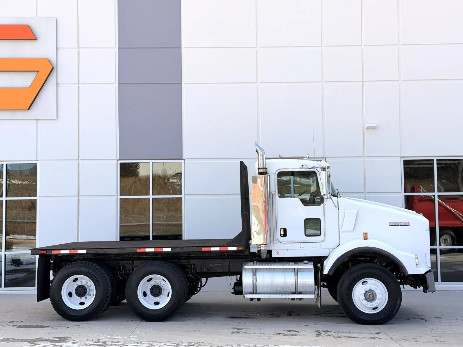 2004 Kenworth T800 - image 3