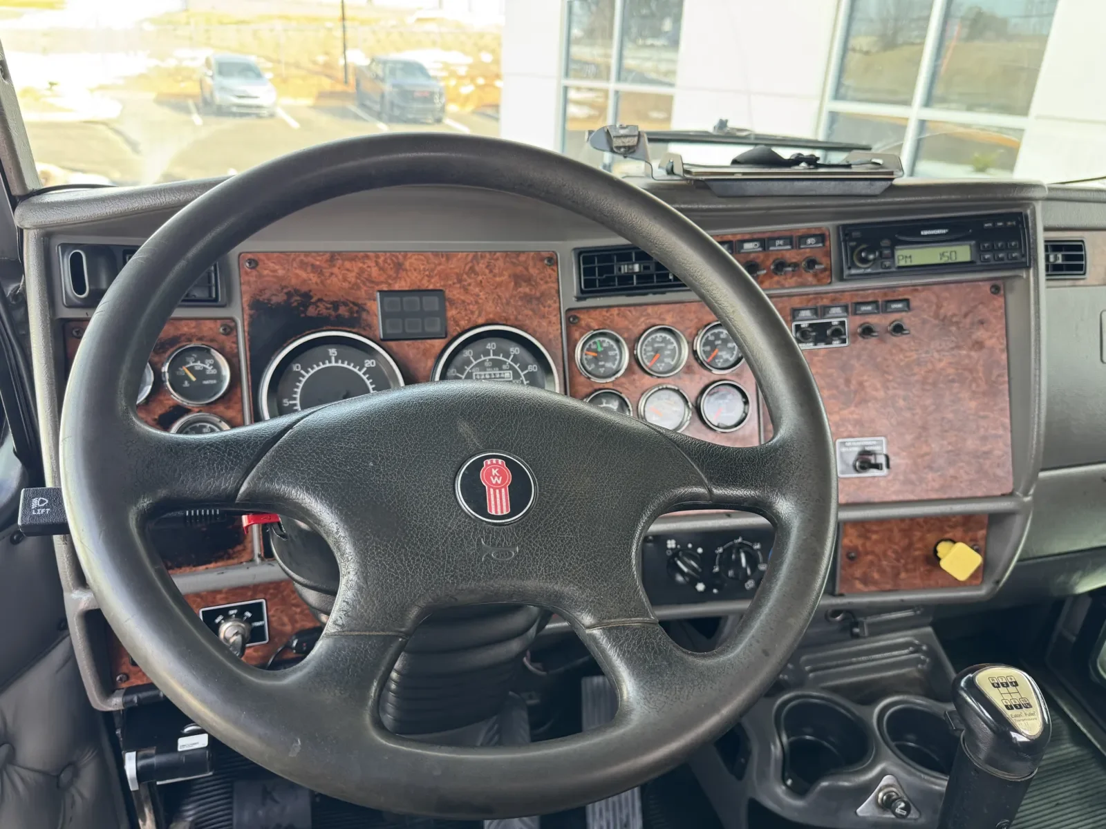 2004 Kenworth T800 - image 16