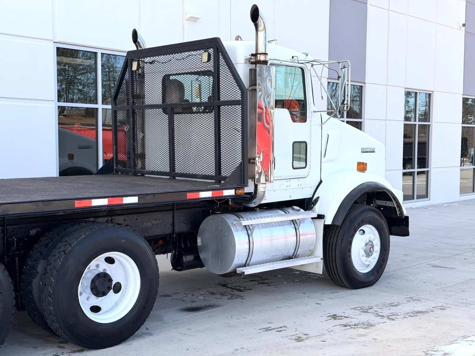 2004 Kenworth T800 - image 7