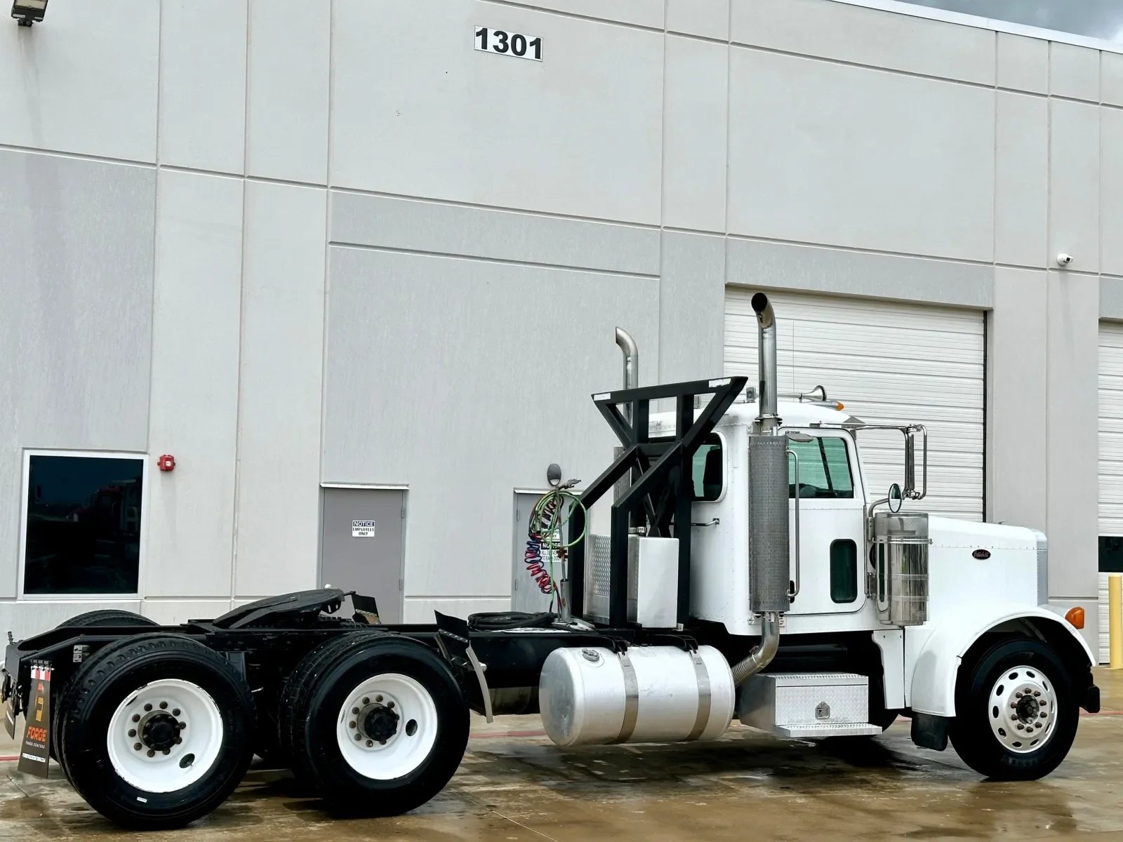 2005 Peterbilt 379 in Hutchins, TX — photo 5