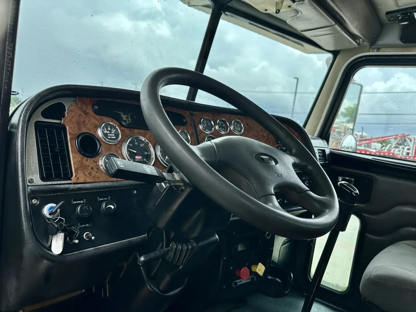 2005 Peterbilt 379 in Hutchins, TX — photo 15