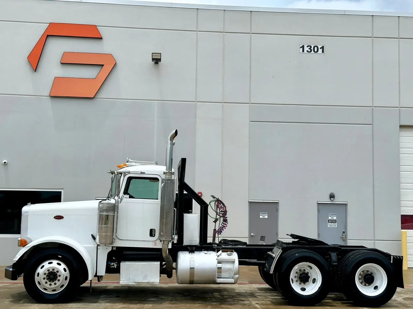 2005 Peterbilt 379 in Hutchins, TX — photo 4